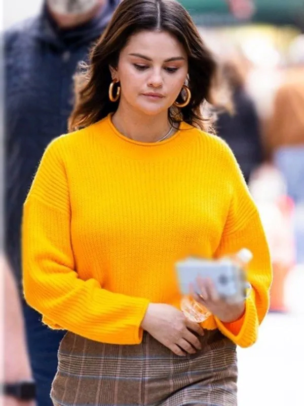 Selena Gomez Only Murders In The Building S04 Yellow Sweater